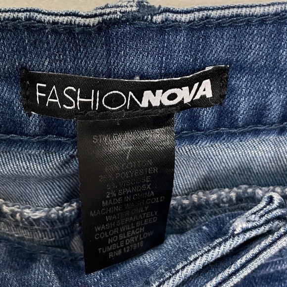 Fashion Nova Ripped Skinny Jeans - Picture 5 of 6